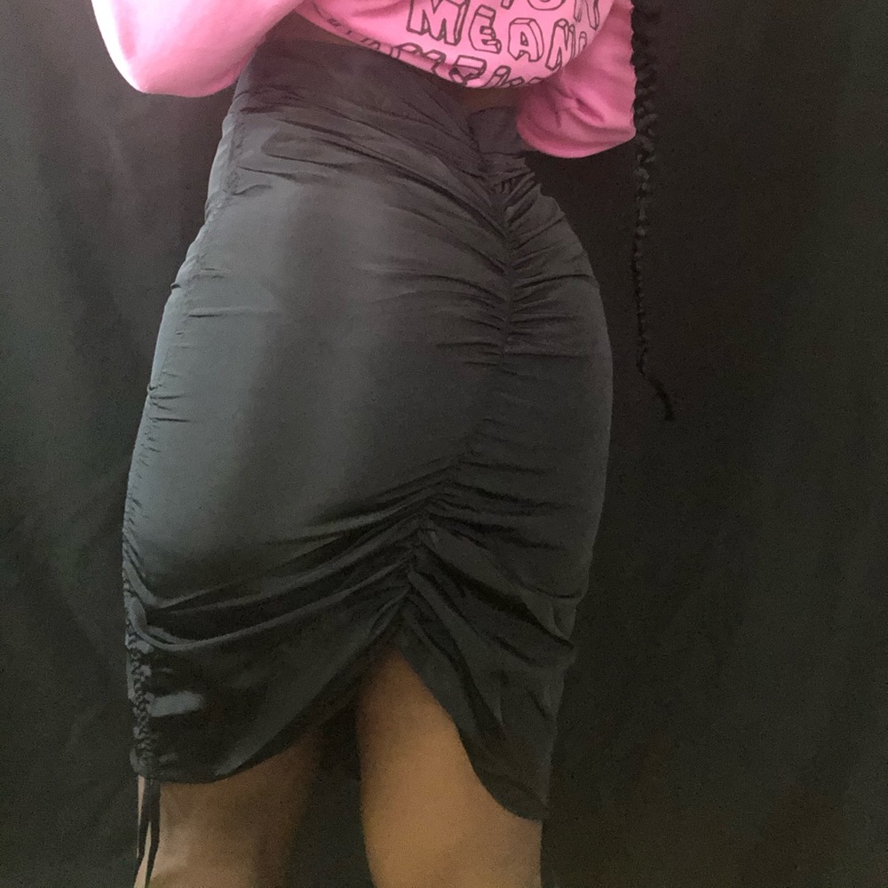 Black Adjustable Scrunch skirt